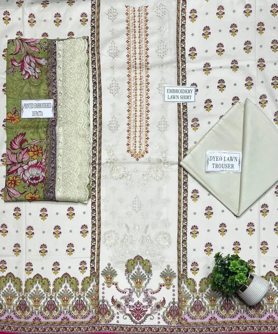 Embroidered Lawn 3Pcs Suit Set (Off White)