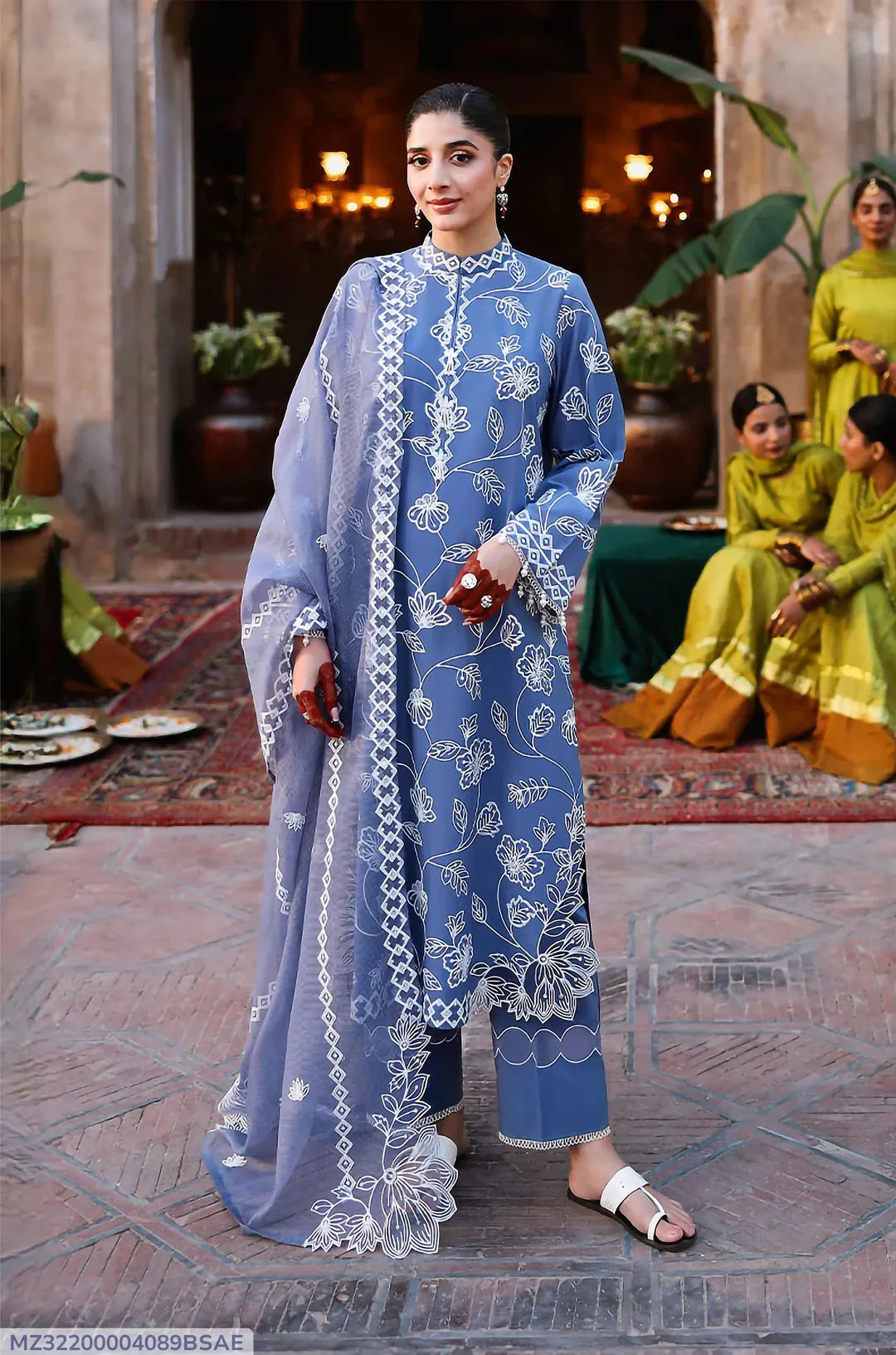 3 Pcs Women's Lawn Unstitched Embroidered Suit