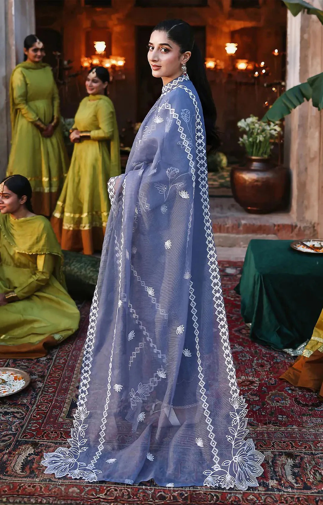 3 Pcs Women's Lawn Unstitched Embroidered Suit