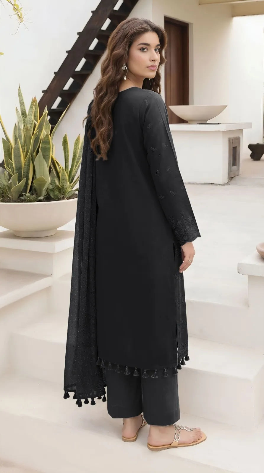 3 Pcs Women's Lawn Unstitched Embroidered Suit
